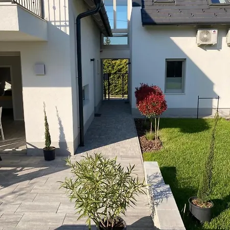Rizling Apartmanház**** * Balatonalmádi